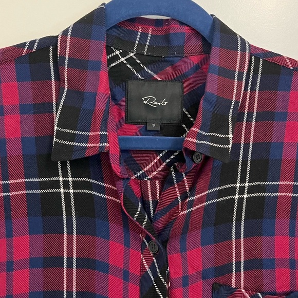 RAILS Hunter Button Down Shirt Onyx Scarlet Navy Flannel - Picture 3 of 6